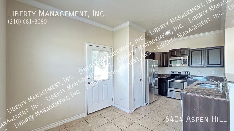 Beautiful Corner Lot Townhome Near Bandera and Loop 410 property image