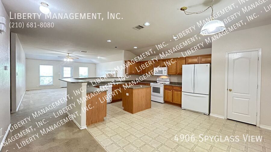 Spacious 3 Bed, 2 Bath Home in a Gated Community property image