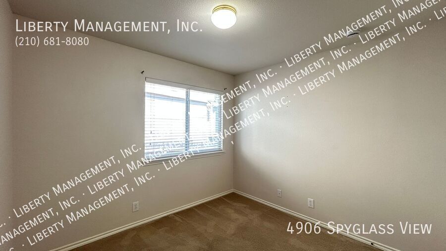 Spacious 3 Bed, 2 Bath Home in a Gated Community property image