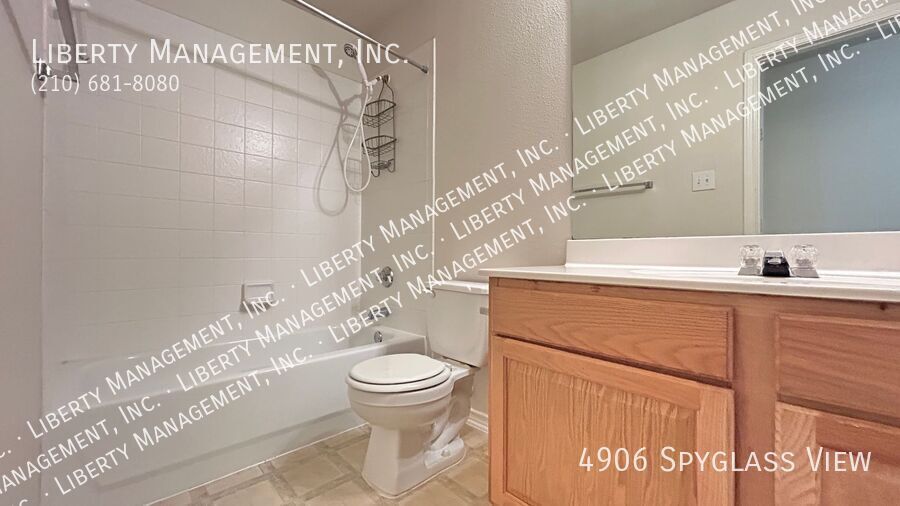 Spacious 3 Bed, 2 Bath Home in a Gated Community property image