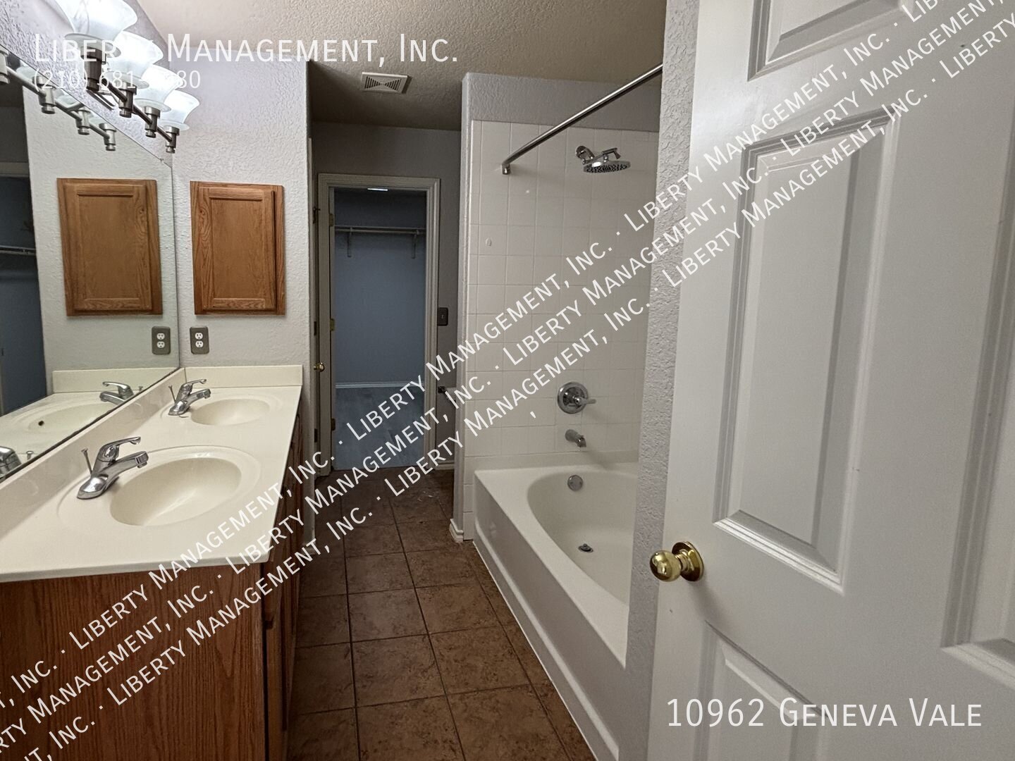 4 Bed, 2.5 Bath Home in Hills of Shaenfield with BRAND NEW Flooring property image