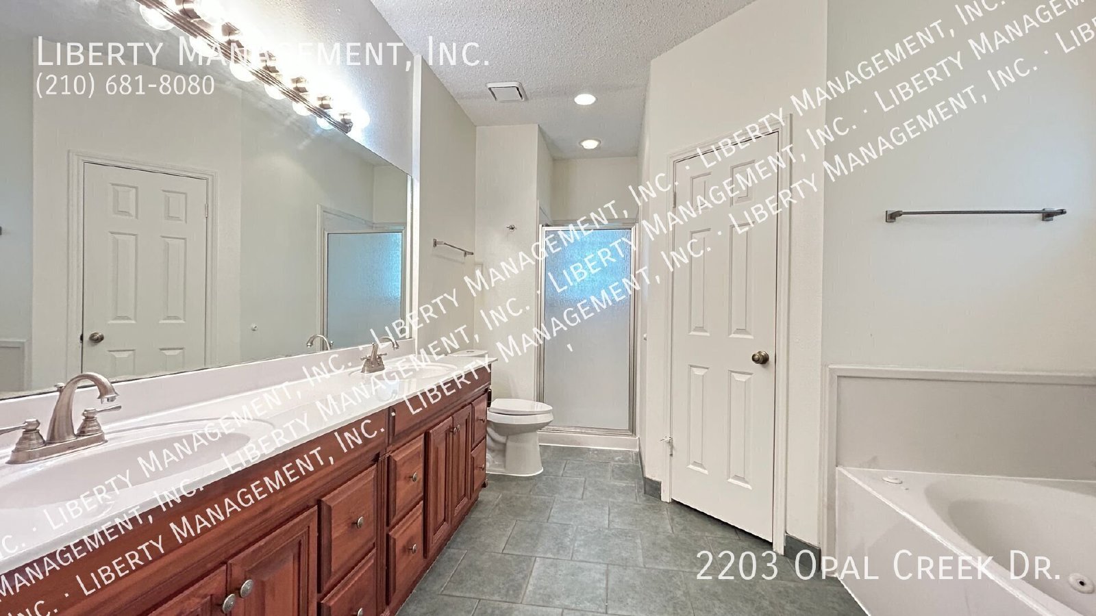 Beautiful 4 bedroom, 2 bath home near 1604. property image